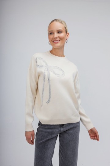 Πουλόβερ εκρού  με διακοσμητικό φιόγκο - 