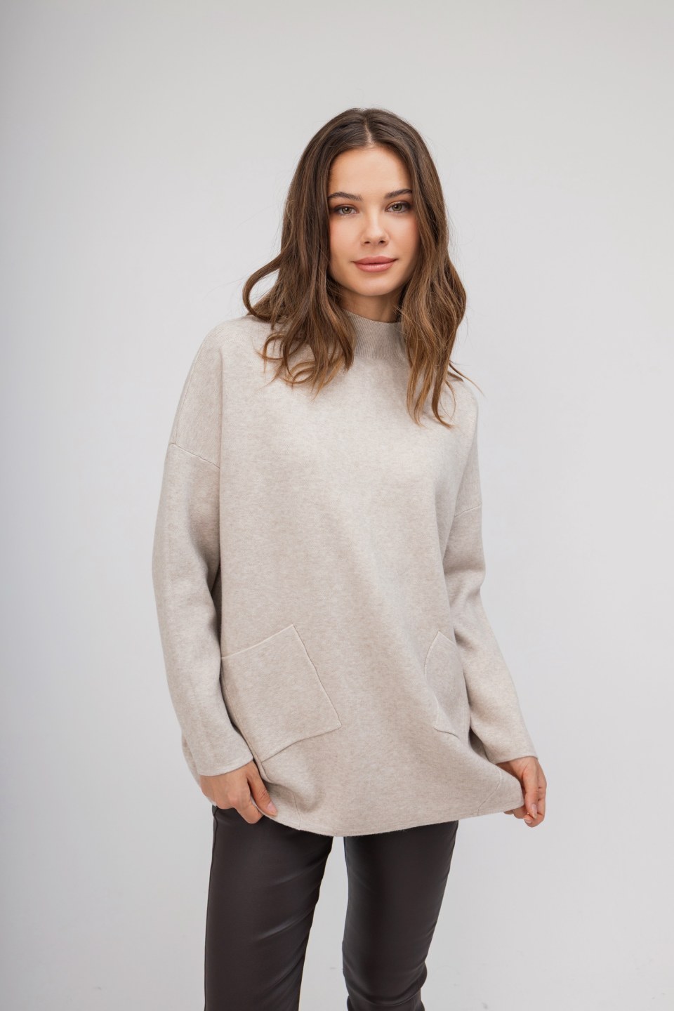 Πουλόβερ μπεζ με τσέπες