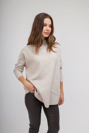 Πουλόβερ μπεζ με τσέπες - 