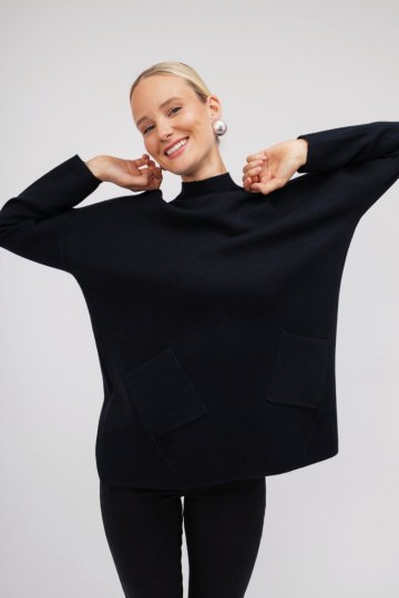 Πουλόβερ μαύρο με τσέπες - 