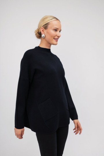 Πουλόβερ μαύρο με τσέπες - 