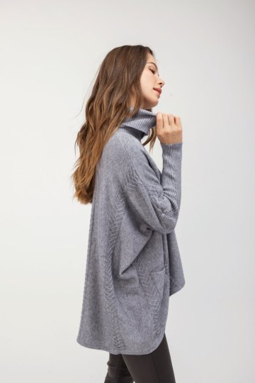 Πουλόβερ ζιβάγκο γκρι με ανάγλυφο σχέδιο - 