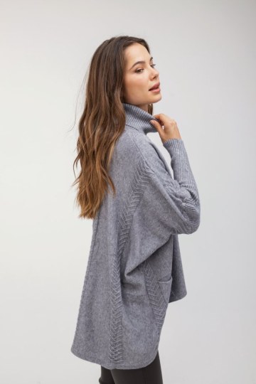 Πουλόβερ ζιβάγκο γκρι με ανάγλυφο σχέδιο - 