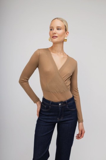 Κορμάκι εφαρμοστό μπεζ κρουάζε με strass - 