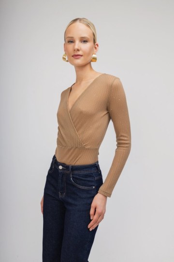 Κορμάκι εφαρμοστό μπεζ κρουάζε με strass - 