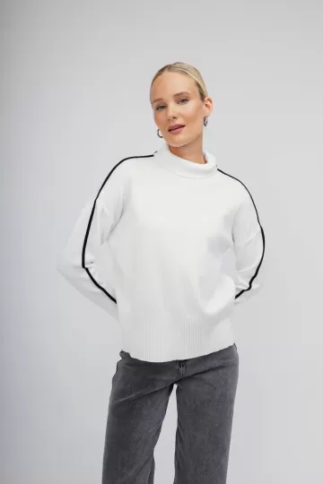 Πουλόβερ λευκό ζιβάγκο με μαύρη λεπτομέρεια