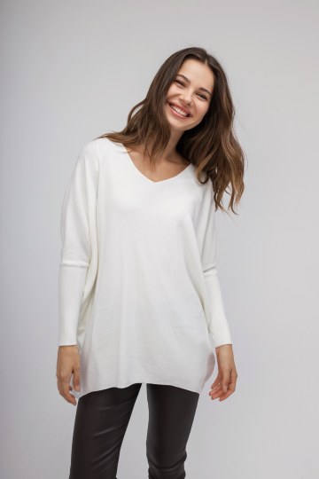 Πουλόβερ-εκρού με  strass σε σχέδιο πεταλούδας