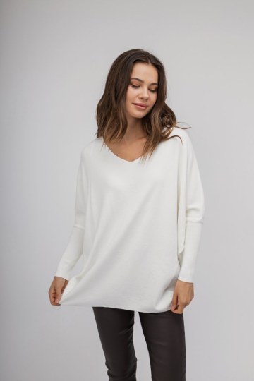 Πουλόβερ-εκρού με  strass σε σχέδιο πεταλούδας - 