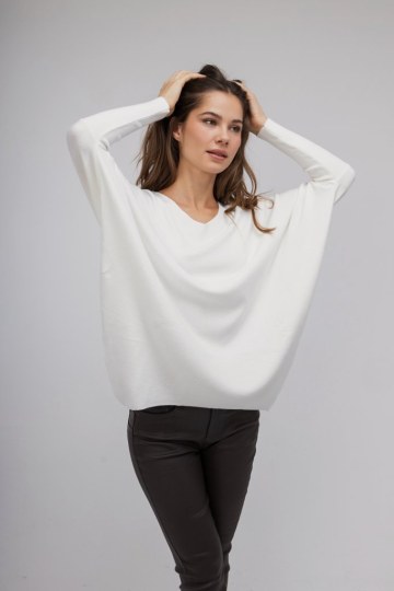 Πουλόβερ-εκρού με  strass σε σχέδιο πεταλούδας - 