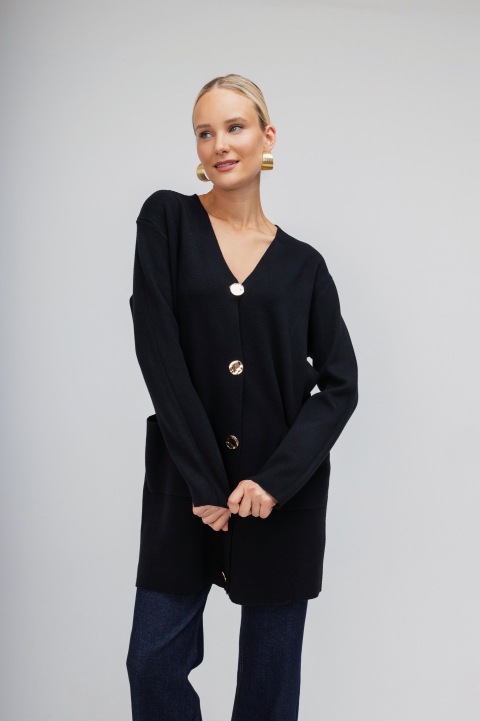 Πουλόβερ-Ζακέτα μαύρη με χρυσά κουμπιά 