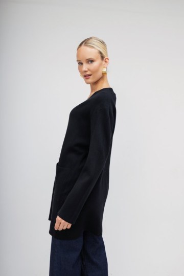 Πουλόβερ-Ζακέτα μαύρη με χρυσά κουμπιά  - 