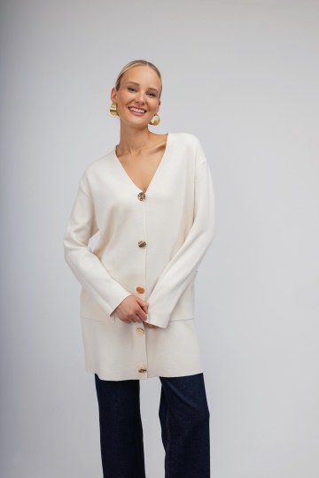 Πουλόβερ-Ζακέτα εκρού με χρυσά κουμπιά 