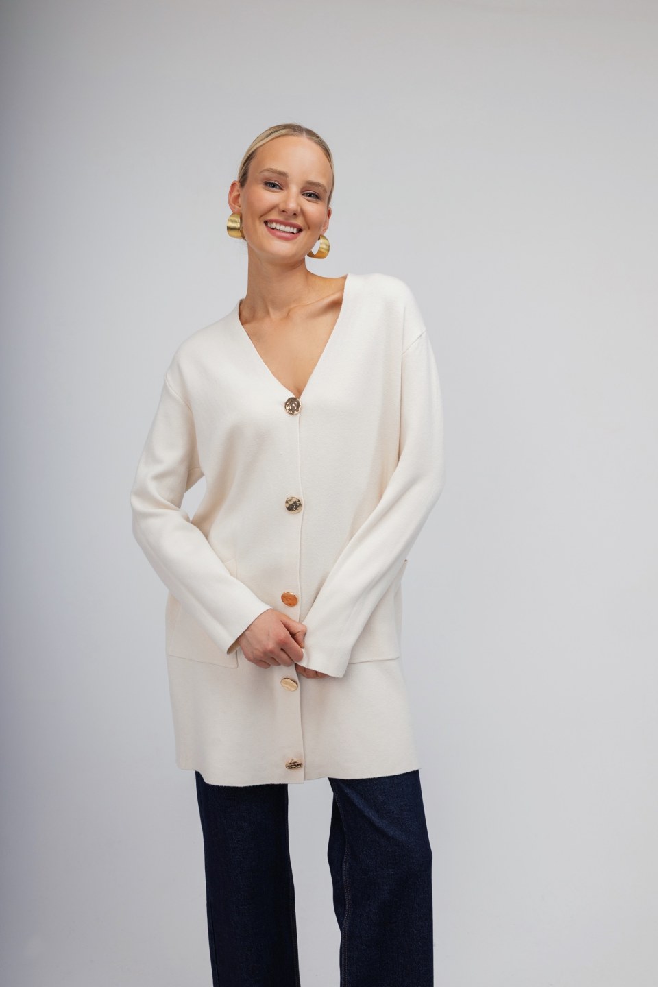 Πουλόβερ-Ζακέτα εκρού με χρυσά κουμπιά 