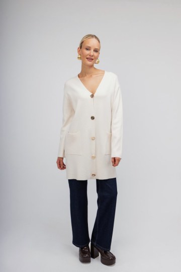 Πουλόβερ-Ζακέτα εκρού με χρυσά κουμπιά  - 