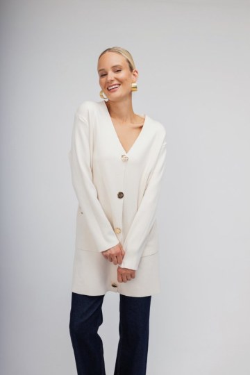 Πουλόβερ-Ζακέτα εκρού με χρυσά κουμπιά  - 