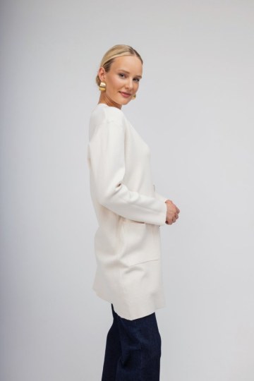 Πουλόβερ-Ζακέτα εκρού με χρυσά κουμπιά  - 