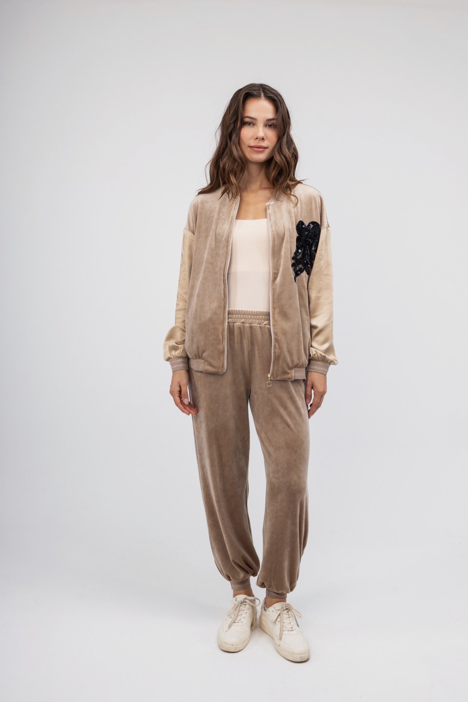 Παντελόνι μπεζ βελουτέ με τσέπες