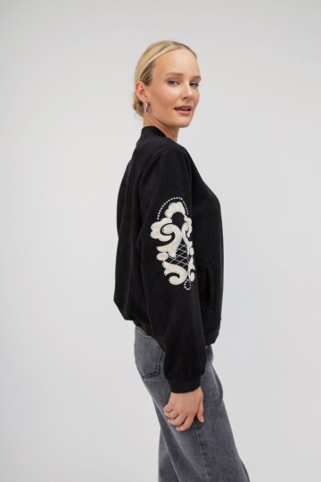 Μπουφάν μαύρο κοντό με λαχούρια  - 