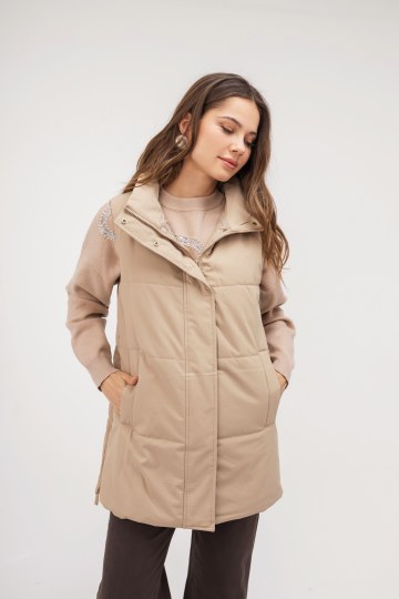 Μπουφάν αμάνικο μπεζ με αποσπώμενη οικολογική γούνα