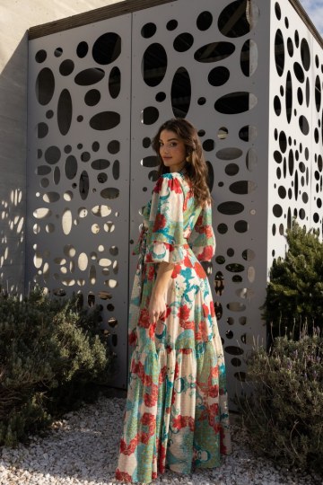 Σετ με πολύχρωμα εμπριμέ σχέδια  - 