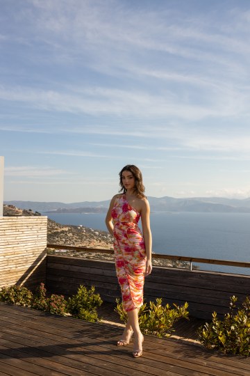 Φόρεμα ελαστικό τούλι με έναν ώμο εμπριμέ