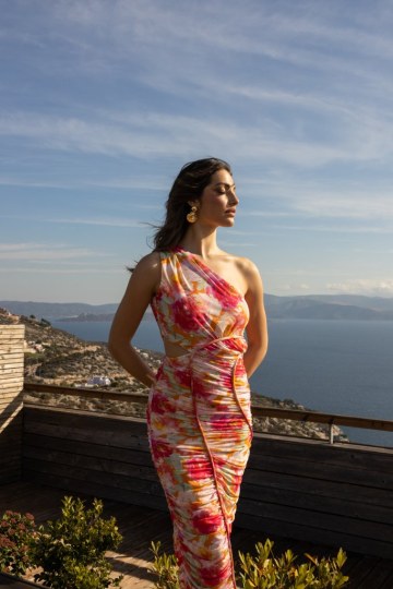 Φόρεμα ελαστικό τούλι με έναν ώμο εμπριμέ - 