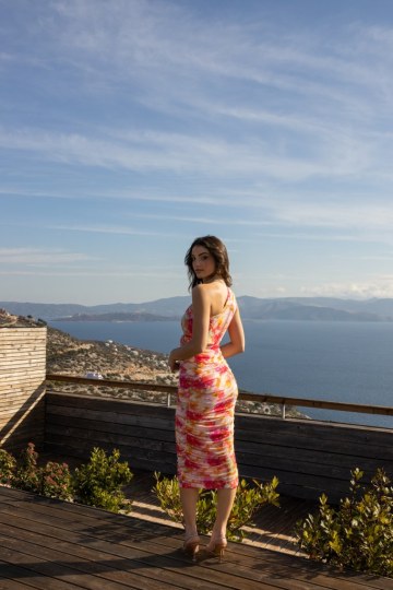 Φόρεμα ελαστικό τούλι με έναν ώμο εμπριμέ - 