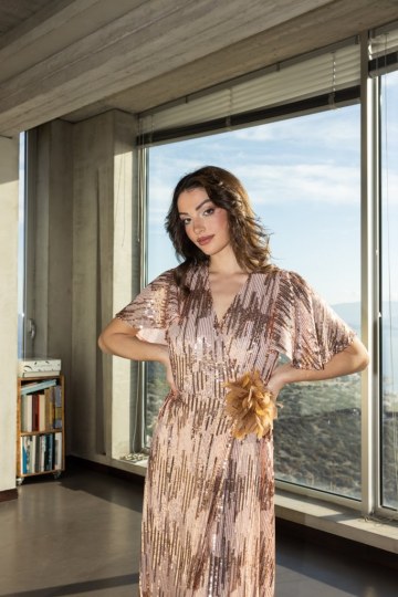  Φόρεμα από παγιέτα σομόν - 