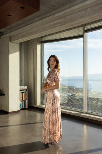  Φόρεμα από παγιέτα σομόν - 