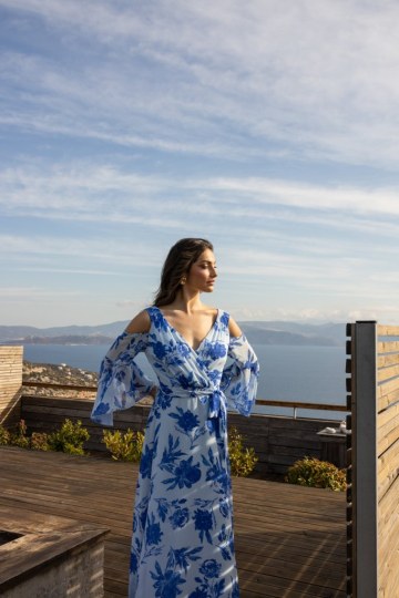 Φόρεμα με floral σχέδια και ιδιαίτερους ώμους γαλάζιο - 