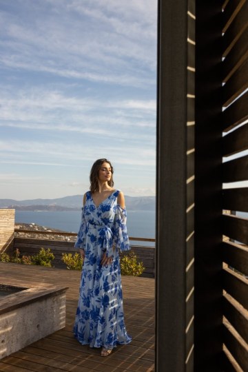 Φόρεμα με floral σχέδια και ιδιαίτερους ώμους γαλάζιο - 