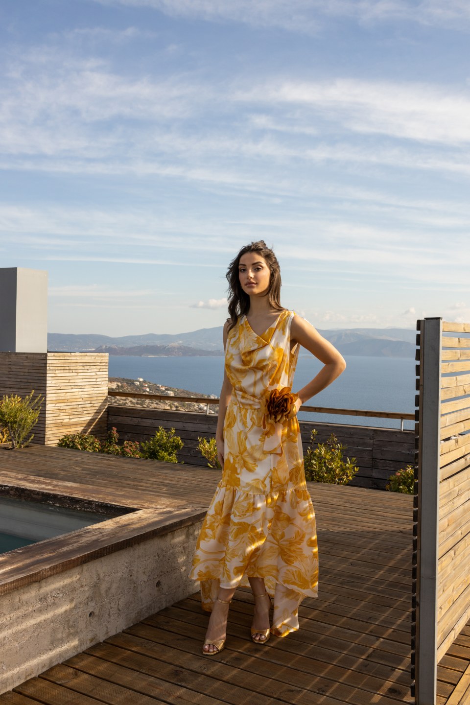  Φόρεμα με floral μοτίβο και ντραπέ μπούστο κίτρινο
