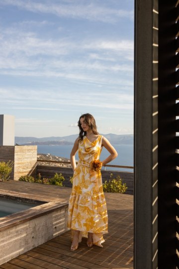  Φόρεμα με floral μοτίβο και ντραπέ μπούστο κίτρινο - 