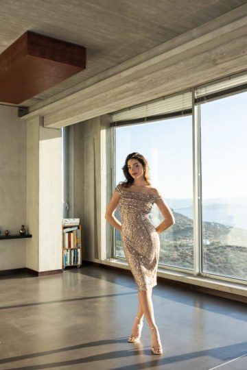 Φόρεμα εφαρμοστό με σχέδια από παγιέτα σαμπανιζέ - 