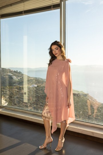 Τουνίκ με ενσωματωμένο λουλούδι ροζ - 