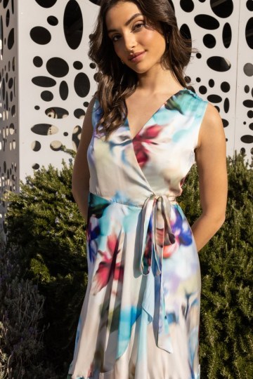 Φόρεμα αμάνικο κρουαζέ με floral μοτίβο μπεζ - 