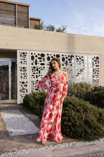 Φόρεμα με floral σχέδια και ιδιαίτερους ώμους κόκκινο