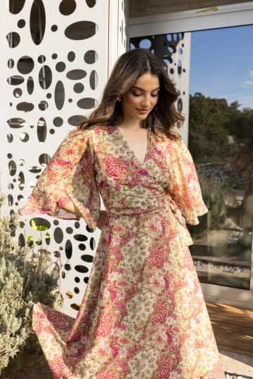 Φόρεμα κρουαζέ με μανίκι εμπριμέ - 