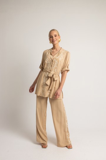 Σετ με διακριτικό μοτίβο μπεζ