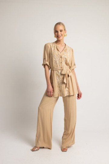 Σετ με διακριτικό μοτίβο μπεζ - 