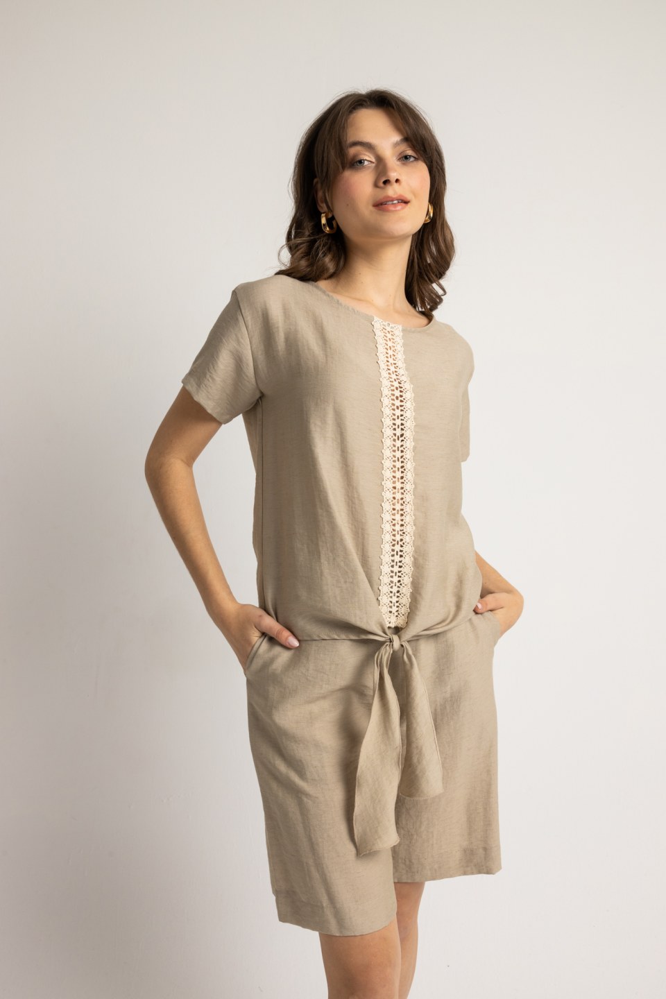 Μπλούζα με ιδιαίτερη λεπτομέρεια στο κέντρο μπεζ