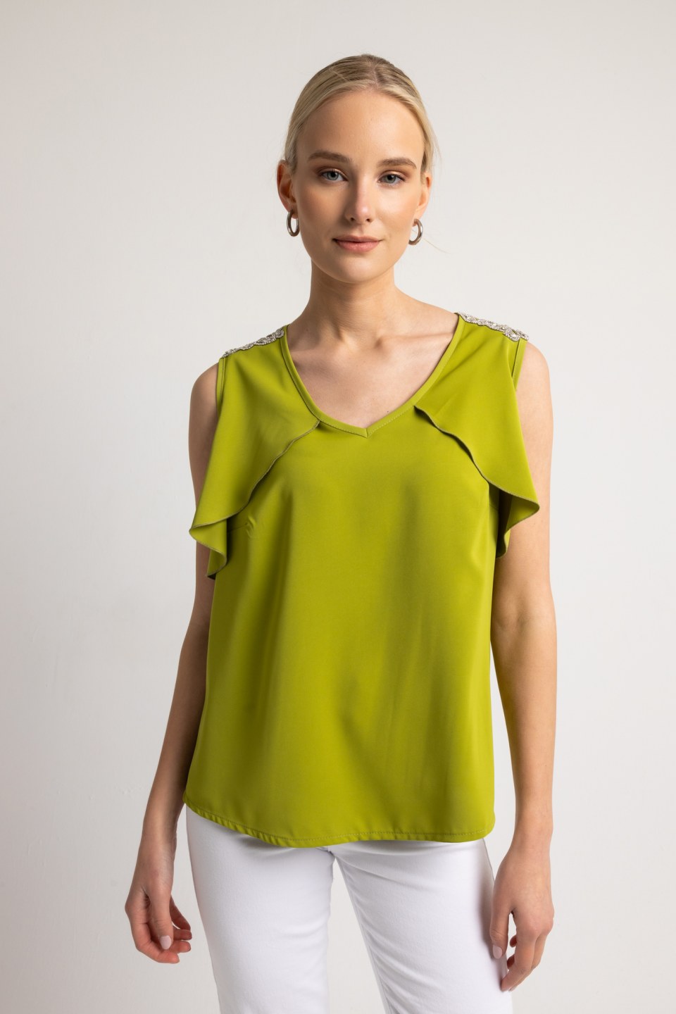 Μπλούζα αμάνικη με ασημένιες λεπτομέρειες στους ώμους λαδί