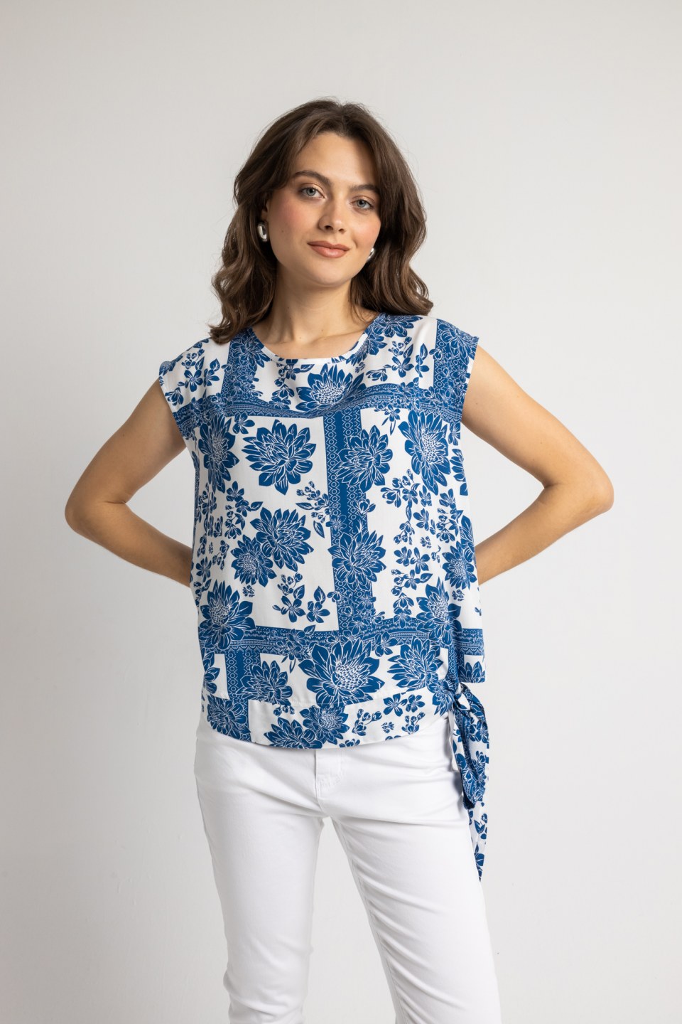 Μπλούζα αμάνικη εμπριμέ μπλε