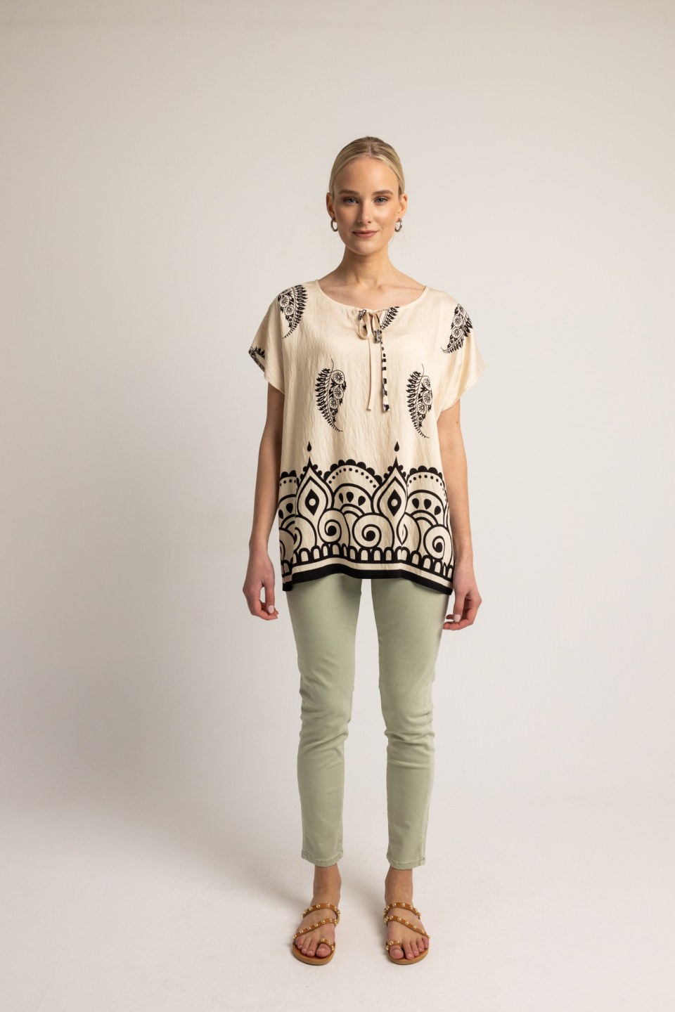 Παντελόνι τζιν σε στενή γραμμή χακί