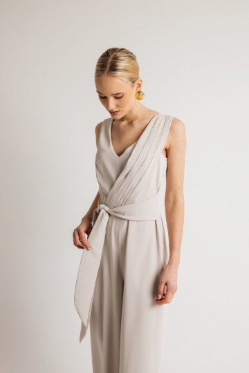 Φόρμα ολόσωμη με ζώνη μπεζ - 