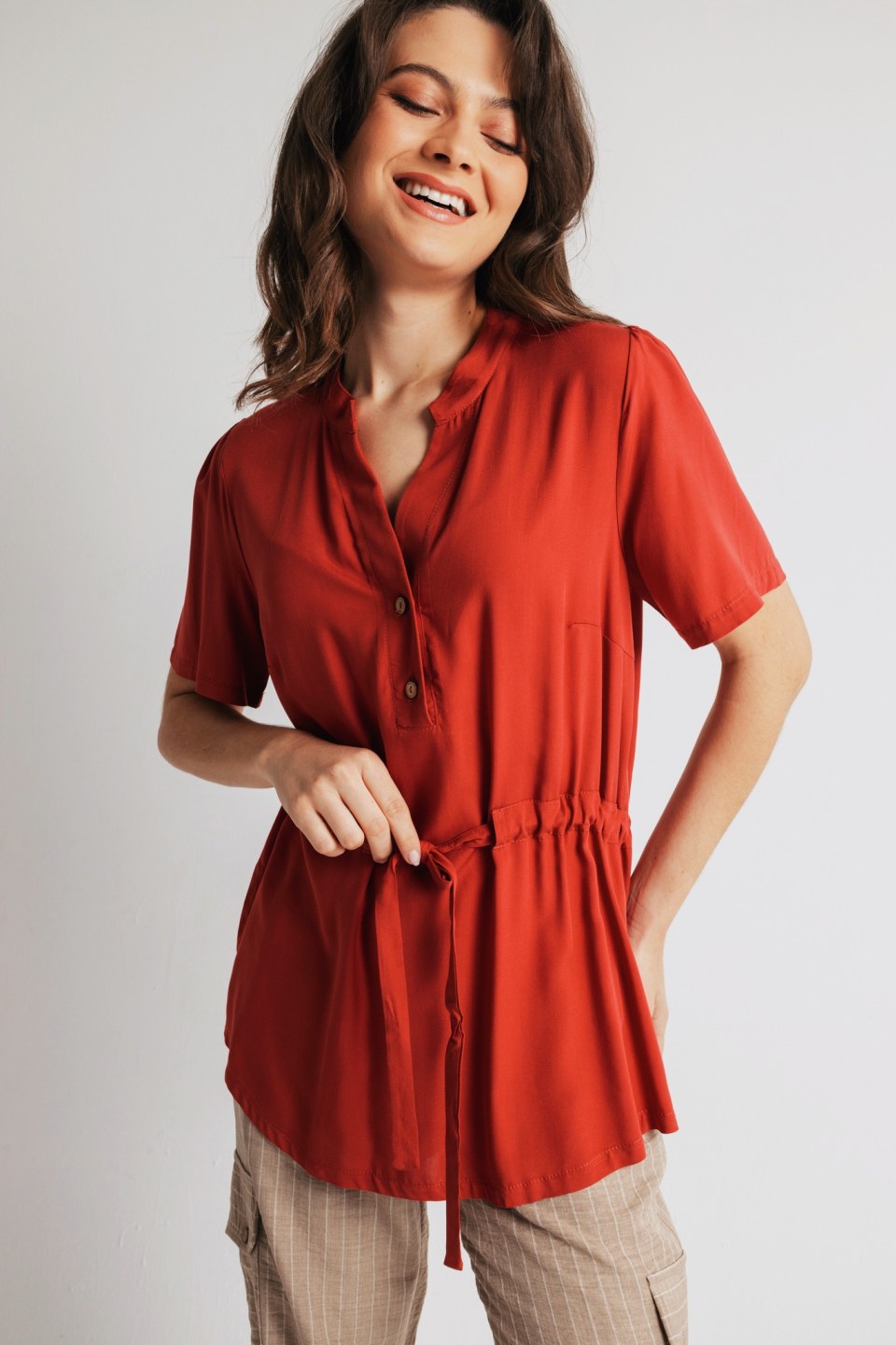 Μπλούζα με μανίκι και σούρα στο κέντρο κόκκινη