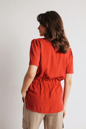 Μπλούζα με μανίκι και σούρα στο κέντρο κόκκινη - 