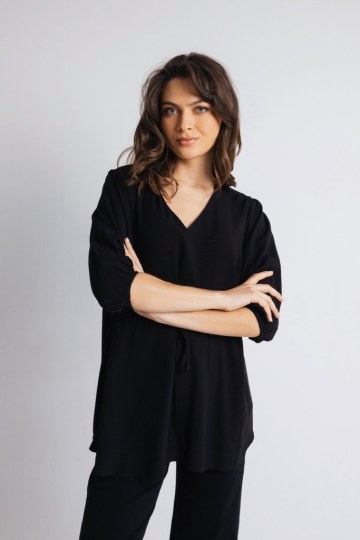 Μπλούζα με μανίκι και σούρα στο κέντρο μαύρη - 