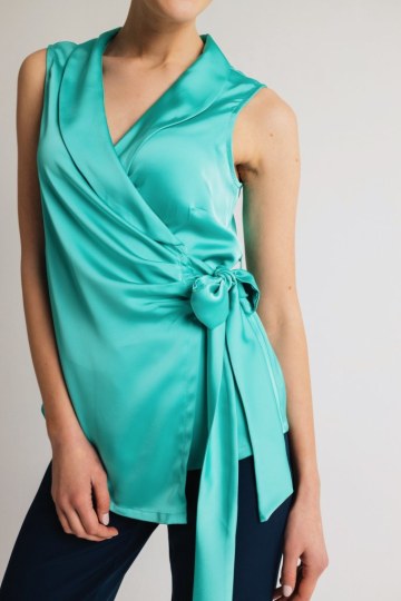 Μπλούζα κρουαζέ αμάνικη με δέσιμο στο πλάι βεραμάν - 