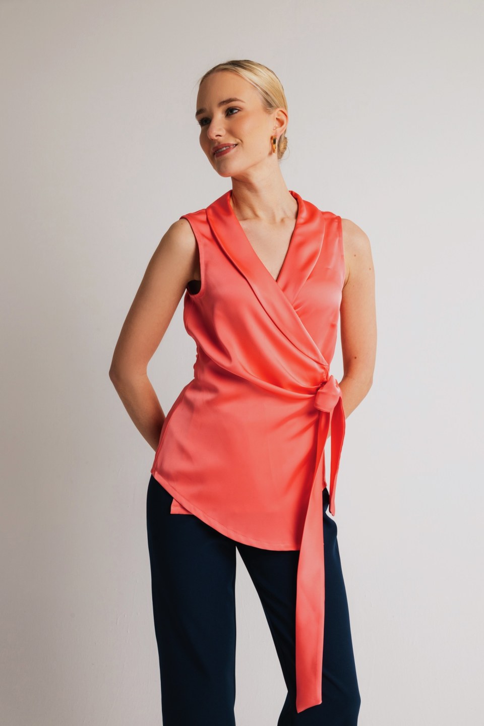 Μπλούζα κρουαζέ αμάνικη με δέσιμο στο πλάι κοραλλί 